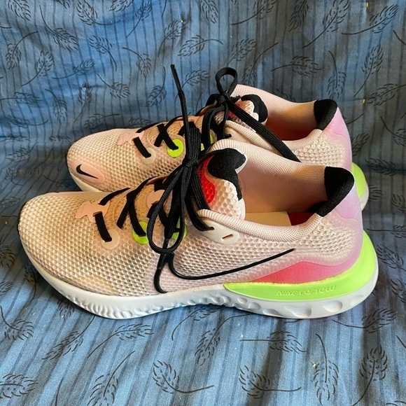 Nike renew run in pink foam colorway womens size 7 - Picture 6 of 7